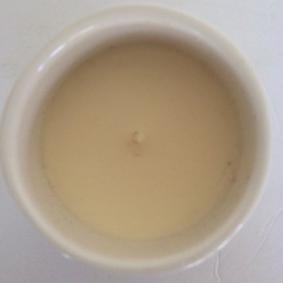 RAE DUNN VANILLA BRÛLÉE CANDLE NWT - Picture 3 of 4